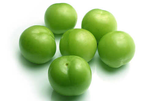 Bu yeşillikler 9 kat daha fazla K vitamini içerir Bu vitamin kanın pıhtılaşması için gereklidir Bazı araştırmalar K vitaminin yaşlılarda kemikleri güçlü tutmaya yardımcı olduğunu gösterdi Sadece 36 kalori olan bu acımsı yeşillikler zayıflamanıza da yardım eder