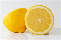 Sarı Limon C vitamini ile sağlığınızı destekleyen biyoflavanoidler içerir Bu bileşenler kalp hastalığı ve kanser gibi kronik hastalıkların riskini azaltmaya yardım ediyor