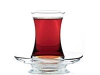 Düzenli olarak süt ve şeker eklemeden öğün aralarında siyah çay içmek güçlü dişler ve sağlıklı diş etleri ve taze bir nefes sahibi olmaya yardımcı olur