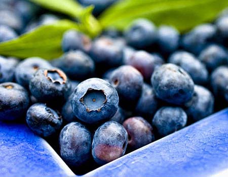 Bu meyve kardiyovasküler sağlığı destekleyen A ve C vitaminleri bakımından zengindir
