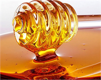 ALERJİLERİ AZALTIR Çiğ ve bölgenizin balını kullanmak bölgenizin polenlerine karşı vücudunuzu alıştırmaya yardımcı olur Ayrıca çevresel alerjilere olan hassasiyetinizi azaltmaya yardımcıdır