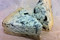 Bazı peynirlerin anti inflamatuar özelliği var Bilim adamları Rokfor peynirinin kardiyovasküler hastalıklara karşı korumaya yardım eden anti inflamatuar özelliklere sahip olduğunu belirlediler Bu peynir Fransa da kalp hastalığının görülme sıklığının düşük olmasına yardım ediyor Araştırmacılar Rokfor peynirinin özünün ilaçlarda ve yaşlanma karşıtı tedavilerde faydalı olacağını da düşünüyorlar