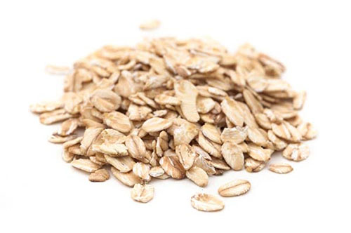 Yulaf Bir başka protein kaynağı olan yulaf ile çocuklarınıza kahvaltı hazırlayabilirsiniz Fitokimyasallar E vitamini ile demir çinko ve magnezyum gibi birçok mineral açısından da zengin olan yulafa biraz meyve veya bal ekleyerek tatlandırabilirsiniz