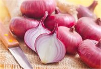 Aspiratörlerinizi temizleyebilirsiniz Aspiratörleri temizlemek bazen işkence haline gelir Bunu kolay hale getirmek için kabartma tozu ve yarım soğanı bir araya getirin ve aspiratörünüzü ovun birikmiş inatçı kirlerden böylece rahat bir şekilde kurtulabilirsiniz