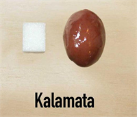 Kalamata Toplam ağaç sayısı 200 bin Meyveleri çok iri Yağ oranı düşük Siyah sofralık olarak işleniyor Soğuğa duyarlı bir zeytin Aşı ve çelikle çoğaltılıyor