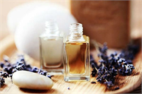 10 Çatlak dudaklar Çatlak dudaklar üzerine bir damla lavanta yağı sürün