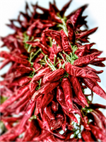 Reflü için bunlara dikkat edin Koyu çay kahve çikolata sarımsak soğan nane gibi besinler tüketilmemeli Kaymak krema mayonez tereyağı margarin gibi yağlı besinlerden kaçınılmalı Acı baharatlar karbonatlı içecekler domates turunçgiller kafein ve asit içeren besinlerin tüketimi en aza indirilmeli