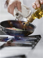 Az az ve sık sık beslenilmeli fazla yemek yemekten veya uzun süre aç kalmaktan kaçınılmalı