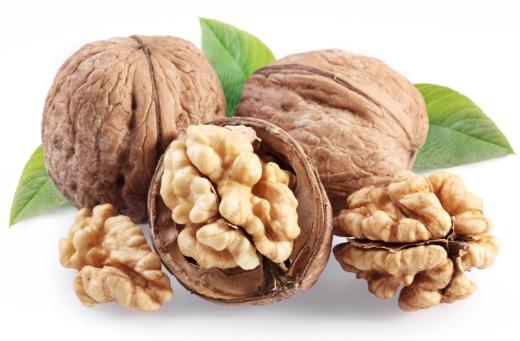 Sebze ve meyvelerin yenilebilen kabuklarını soymayın Eğer soymanız gerekiyorsa mümkün olduğunca ince soyun Birçok vitamin ve mineral sebze ve meyvelerin özellikle dış yapraklarında kabuğunda veya kabuğun hemen altındaki kısımlarında bulunuyor Sebze ve meyvelerin iç kısımlarındaki vitamin ve mineral yoğunlukları daha az