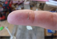 Elinizdeki kıymığı çıkarmanıza yardımcı olur Kıymığın üzerine bir dilim sarımsağı yerleştirin ve parmağınızı bandajla sarın