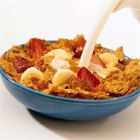 Zamanın yetmediği ve sabahları üşendiğimiz için kahvaltıda gevrek yemek bizim de yaşam alışkanlığımız haline gelmeye başladı Üreticiler bunların az yağlı olanlarını formunu koruyanlar için piyasaya sürdüler