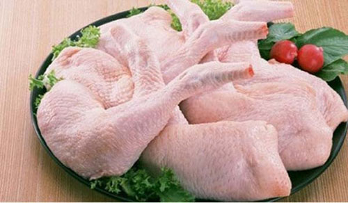 7 Taze tavukları en fazla bir hafta saklayın Taze tavukları 0 2 C de 1 hafta dondurulmuş tavuk etleri ise 18 C de 1 yıl bekletebilirsiniz Balığı temizlendikten sonra kağıda sarıp birkaç gün buzlukta saklayabilirsiniz Balığı dondurma tuzlama konserve ve kurutma yöntemleriyle uzun süre saklamanız mümkün 32 C de dondurup ardından 18 C de 3 6 ay saklayabilirsiniz