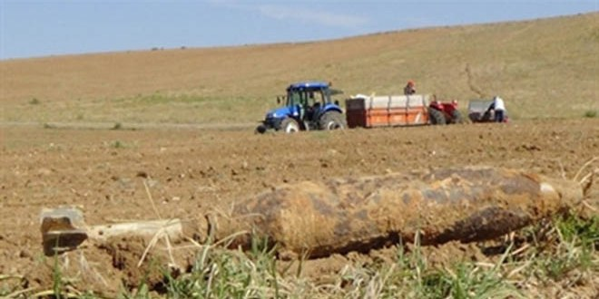 Kırıkkale de Çiftçinin Traktörüne Yine Havan Mermisi Takıldı