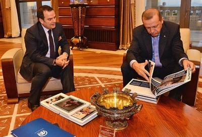 AA Oradaydı Özel Baskısı Erdoğan a Takdim Edildi