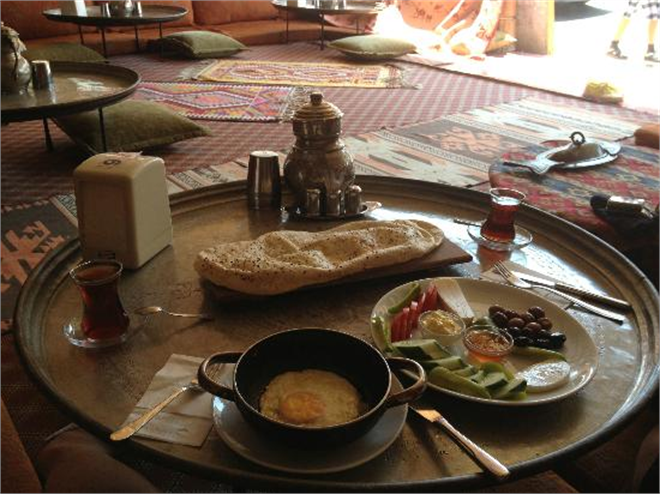 Yer Sofrasında Kahvaltı