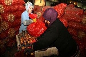 Sebze ve Meyvenin Hal inden Kadınlar Anlıyor