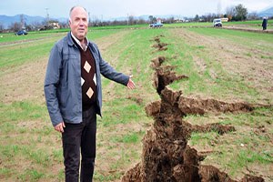 Şiddetli Yağış Tarlayı İkiye Böldü