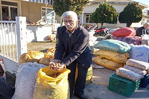 Tire nin Ceviz ve Kestanesi Bu Pazarda Alıcı İle Buluşuyor