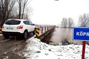 Gediz Nehri Taştı Tarım Arazileri Su Altında Kaldı
