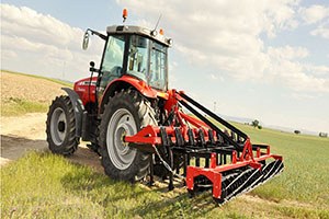 Tarsus ta Çiftçilere Tarım Makinesi Desteği