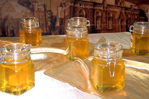 Kars ta Üretilen Balın Kilosu 10 Bin TL ye Satıldı