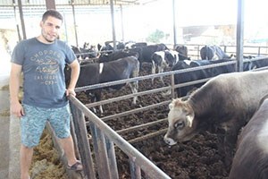 Biriktirdiği Okul Harçlığı ile Kuzu Alıp Çiftlik Sahibi Oldu