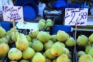 Meşhur Deveci Armudu Tekirdağ da Halk Pazarında