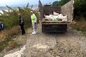 Bayramiç Barajı ndaki Zehirli Atıklar Sonunda Toplanıyor