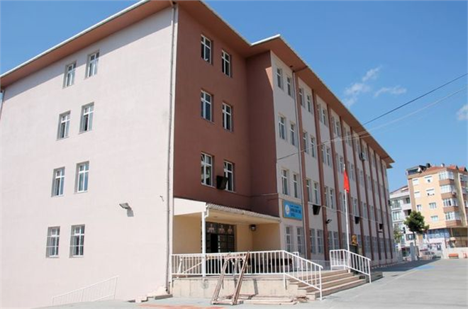 Okul Bahçesinde Tarım Yapılıyor