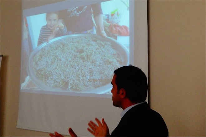 Çiftçilere İpekböcekçiliği Anlatılıyor