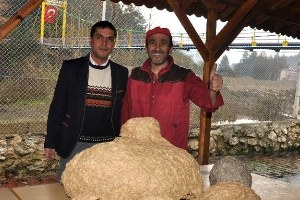 Sarıca Arılarının Yaptığı Kovanlar Görenleri Şaşırttı