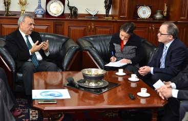 İzmir e IFAJ Övgüsü