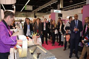 Türk Firmaları Almanya daki Fuarda Gövde Gösterisi Yaptı