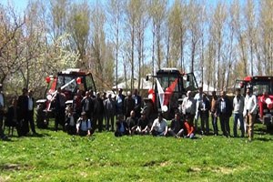 Erciş te Yerli Üretim Traktör Tanıtımı