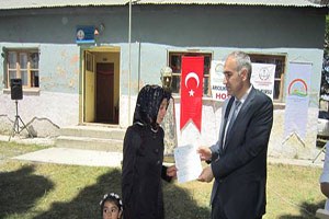 Kırsaldaki kadınlar arıcılık sertifikası aldı