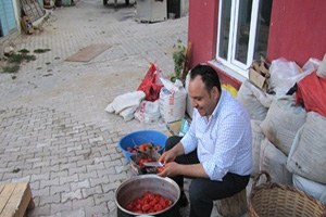 Kendi Salçalarını Kendileri Yapıyorlar