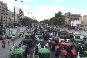 Paris teki Traktörlü Çiftçi Eylemi Olaysız Sona Erdi