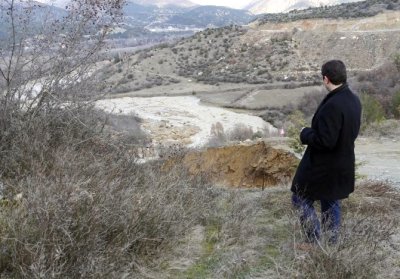 Göçük Yaşanan Hes Kanalı Tarım Alanlarına Zarar Verdi