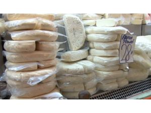Peynir Ambalaja Girdi Alıcı da Dertli Satıcı da