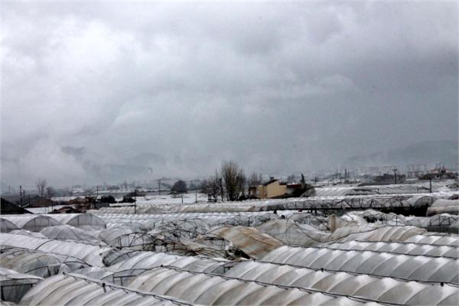 Antalya da Hortum Seraları Yıktı