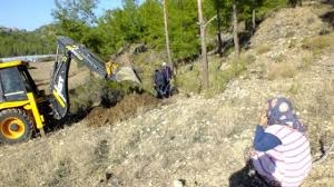 Koyunlarının Gömülmesini Gözyaşlarıyla İzledi