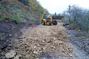 TİKA dan Gürcistan daki Köylere Yol Onarımı