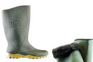 Turhal da Çiftçilere Lastik Çizme Dağıtıldı