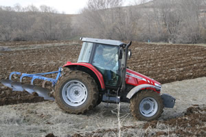 Yozgat Çiftçisi Aspir Ekim İçin Tarla Hazırlıklarını Yapıyor