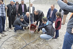 Uzundere ye Kapama Dut Bahçesi Ve Eğitim Serası Desteği