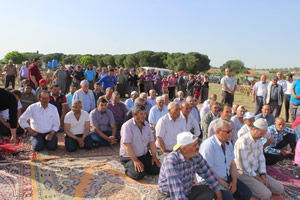 Salihli de Eller Yağmur Duası İçin Açıldı