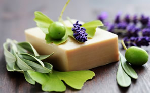 Zeytinyağından 20 Çeşit Sabun Üretiyor