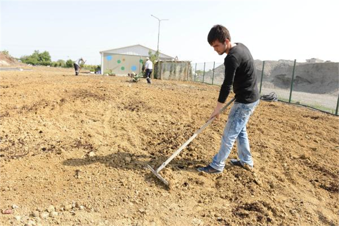 İyi Halli Mahkumlar Yoksul ve Hastalar İçin Tarım İşçisi Oldu