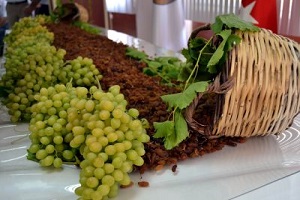 Avrupa nın Almadığı Kuru Üzümleri Kim Yiyecek