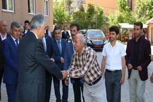 Hakk ri de Arılı Kovan Dağıtıldı